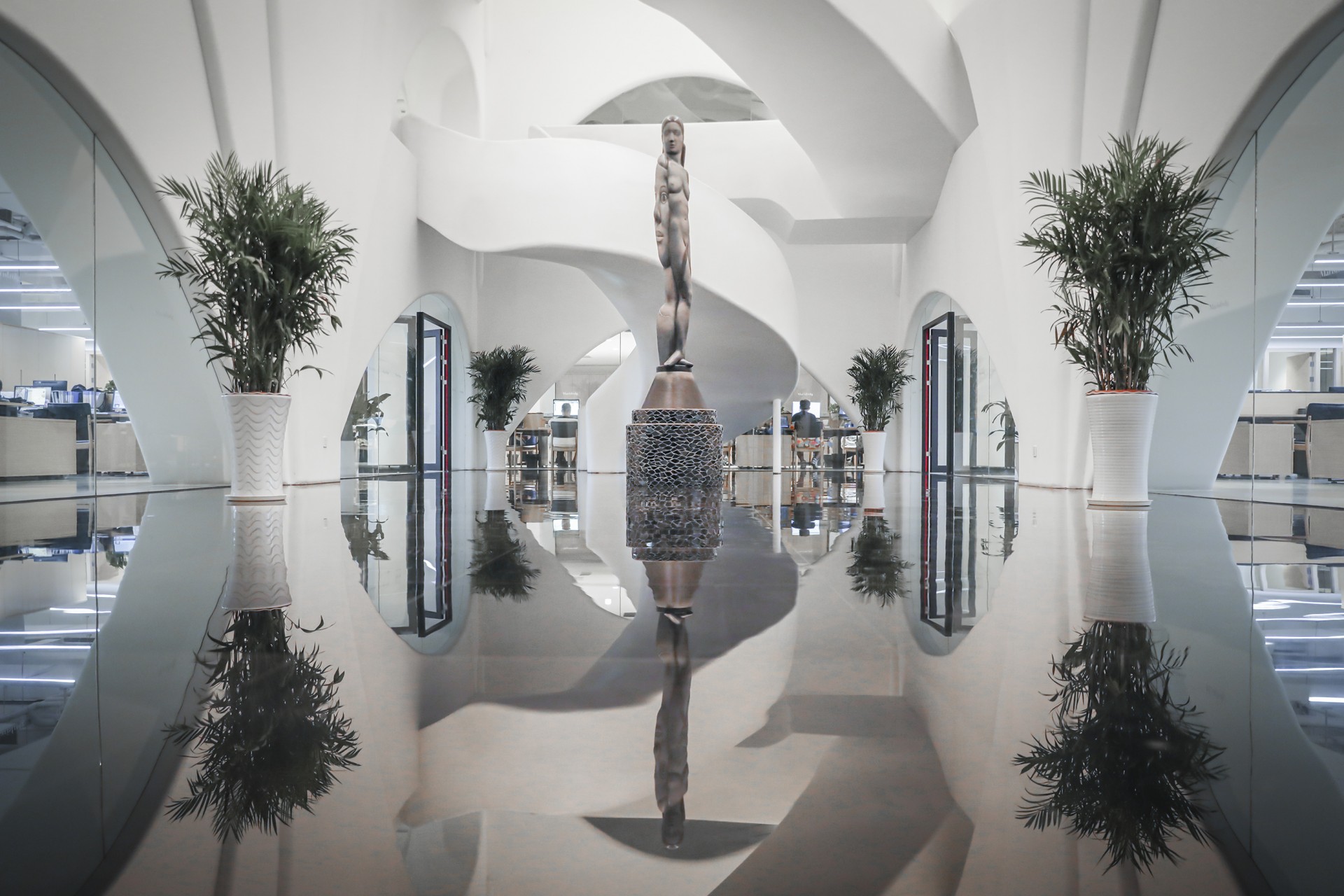 AVB Marisfrolg HQ 29 Slider